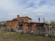 Выполнен демонтаж старого кровельного покрытия, ведутся работы по укладке новой обрешетки