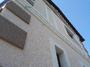 Все декоративные элементы на фасаде выполнены нашими мастерами из пенопласта.