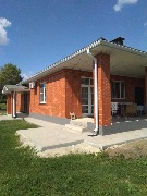 Мы завершили фасадные работы. Здесь было выполнено утепление и отделка цоколя мраморной крошкой