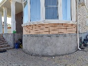 Мы приступаем к декоративной отделке цоколя частного 