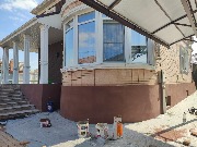 Цоколь дома утеплён, загрунтован. Приступаем к финишной отделке цоколя