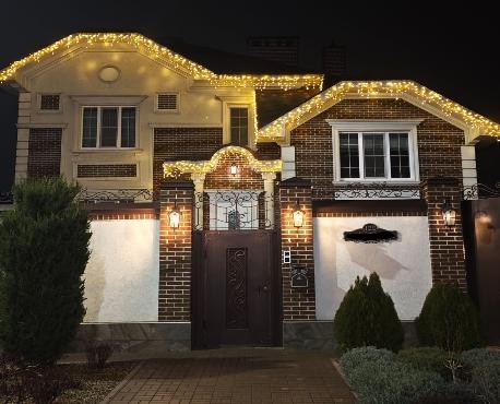 Украшение дома новогодней иллюминацией 