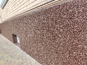 Отделка цоколя мраморной крошкой 