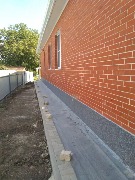 Ведутся работы по нанесению декоративной штукатурки - мраморная крошка