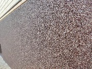 Отделка цоколя мраморной крошкой 