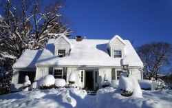 Можно ли выполнять утепление фасадов в холодное время года?