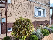 Отделка цоколя мраморной крошкой 