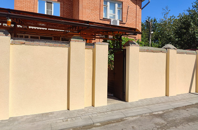 Отделка забора декоративной штукатуркой – Ростов-на-Дону