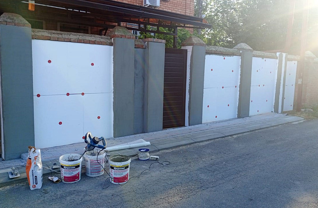 Отделка забора декоративной штукатуркой – Ростов-на-Дону